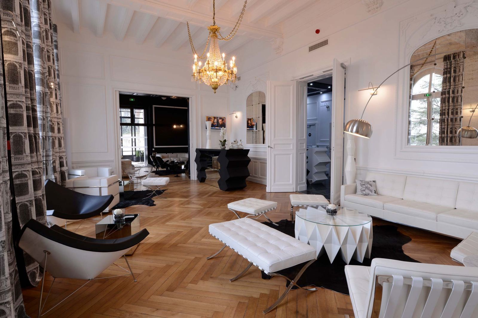 Art Hotel Tours